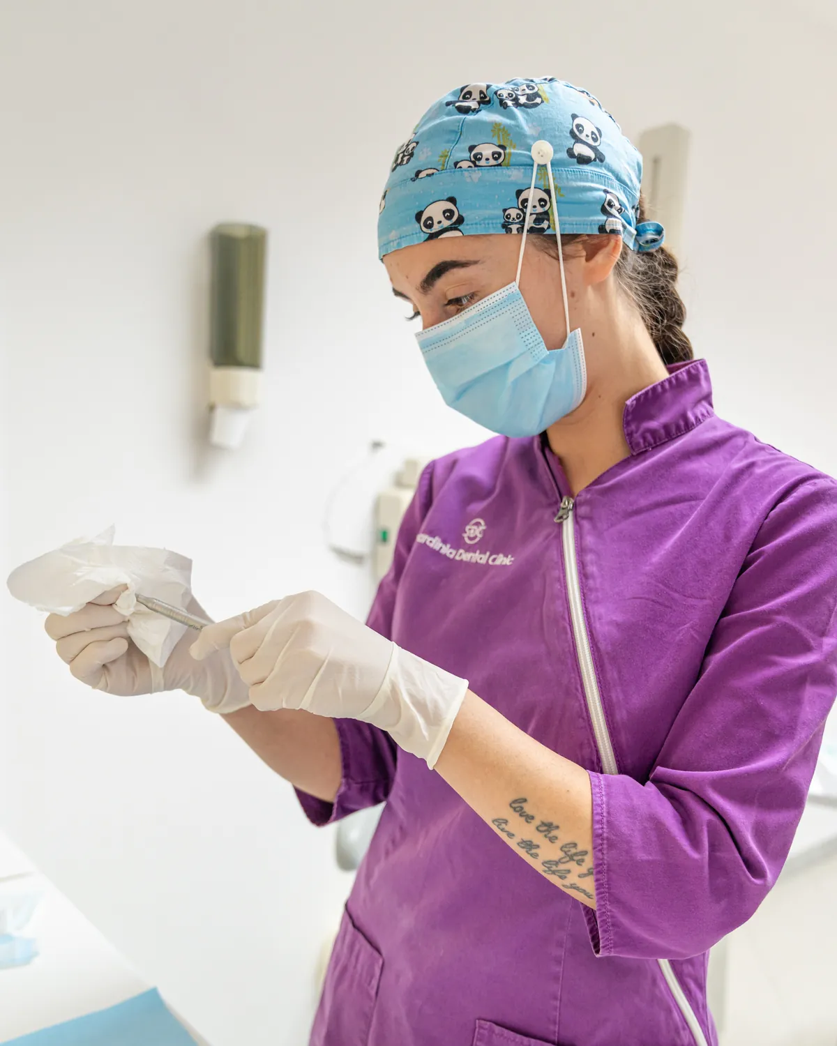 Strumenti sterili pronti per una seduta di igiene, Sardinia Dental Clinic Olbia